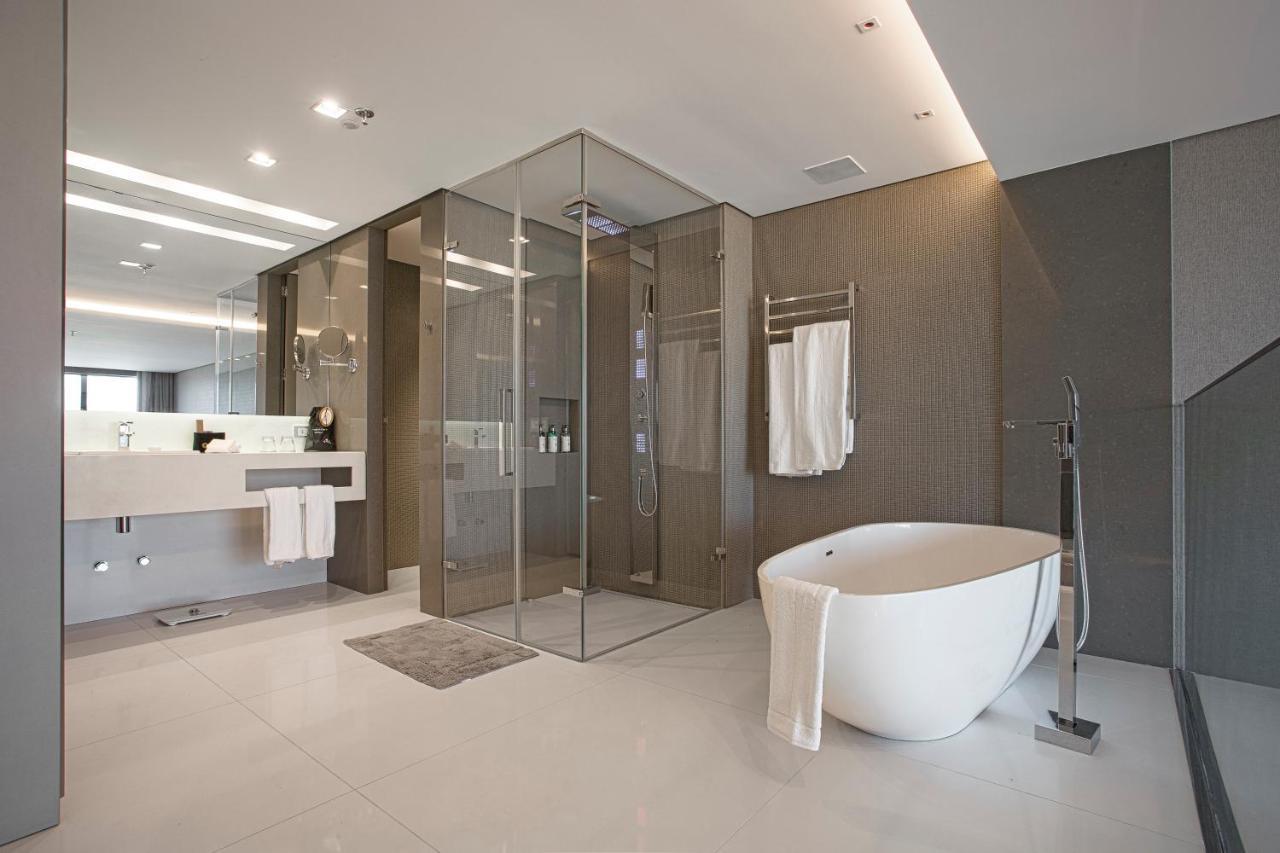 Suryaa Hotel Pinhais, Curio Collection By Hilton Екстериор снимка