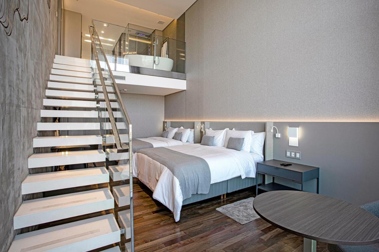 Suryaa Hotel Pinhais, Curio Collection By Hilton Екстериор снимка