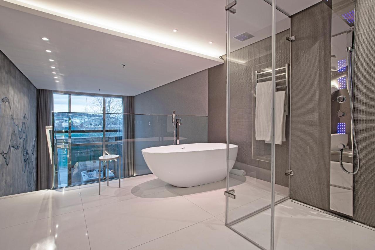 Suryaa Hotel Pinhais, Curio Collection By Hilton Екстериор снимка