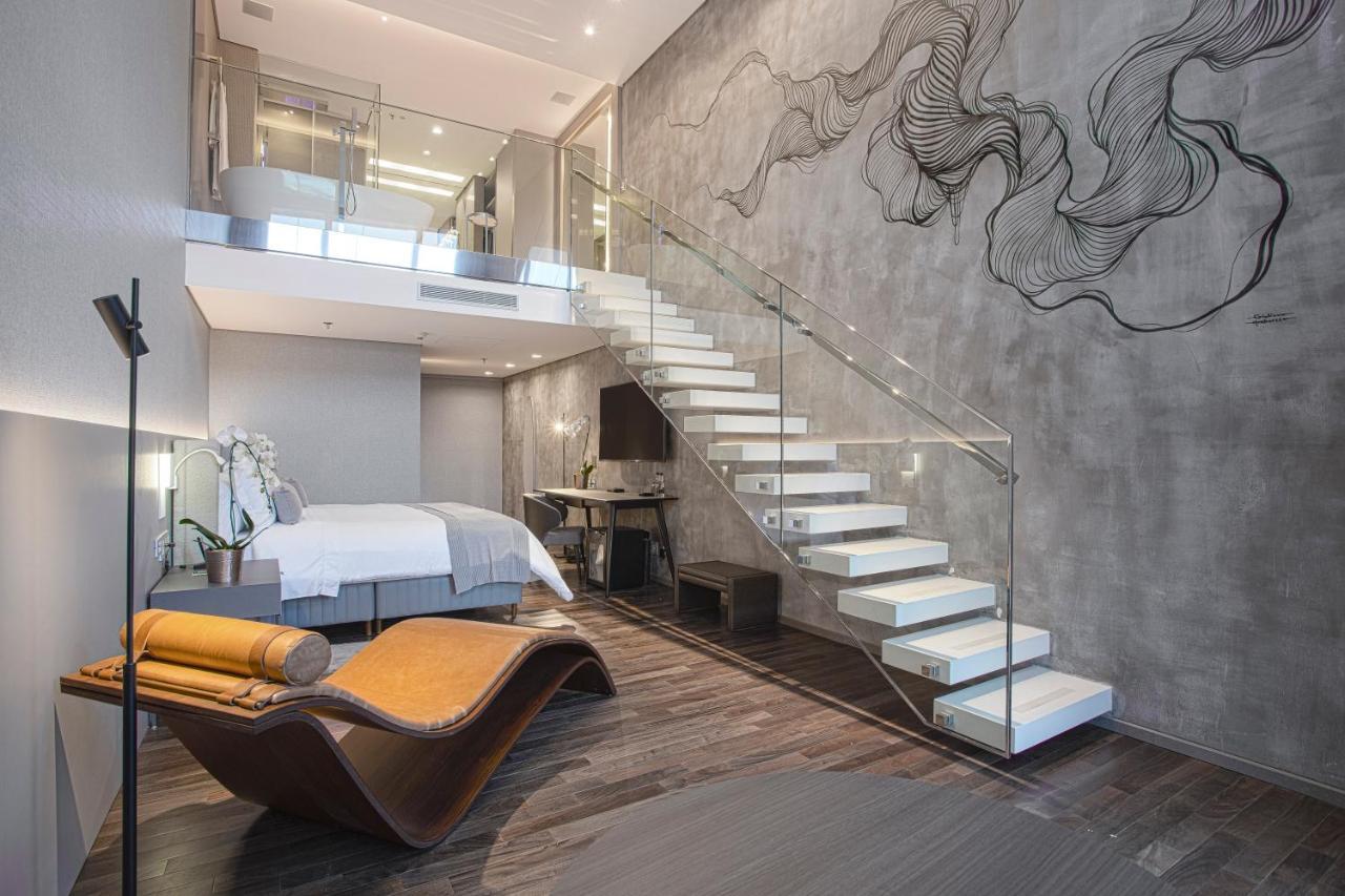Suryaa Hotel Pinhais, Curio Collection By Hilton Екстериор снимка