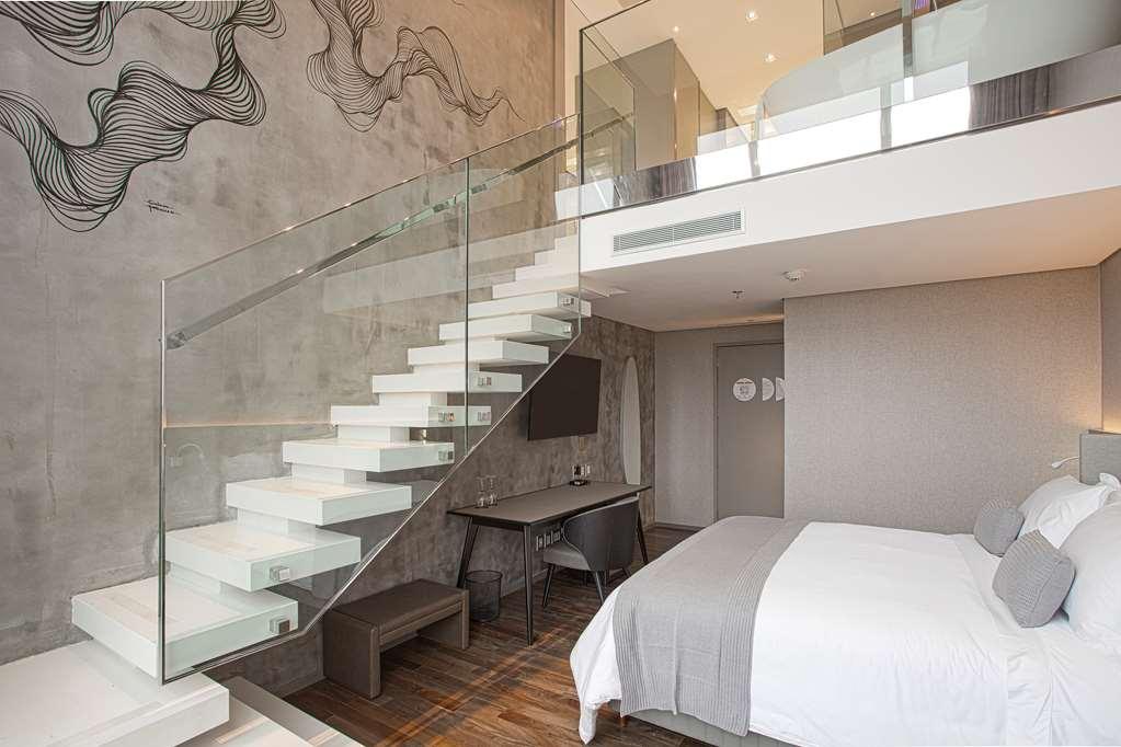 Suryaa Hotel Pinhais, Curio Collection By Hilton Стая снимка