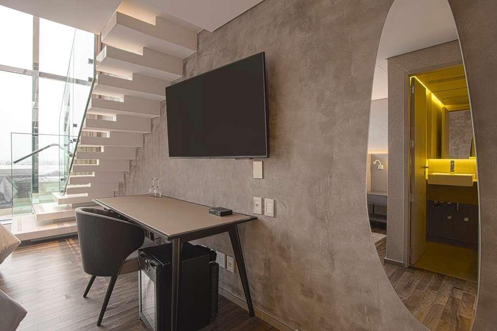 Suryaa Hotel Pinhais, Curio Collection By Hilton Стая снимка