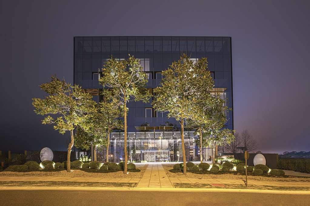 Suryaa Hotel Pinhais, Curio Collection By Hilton Екстериор снимка